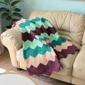Handmade Zig Zag Chevron Pattern Green Blue Crochet Afghan Blanket 47" x 65”